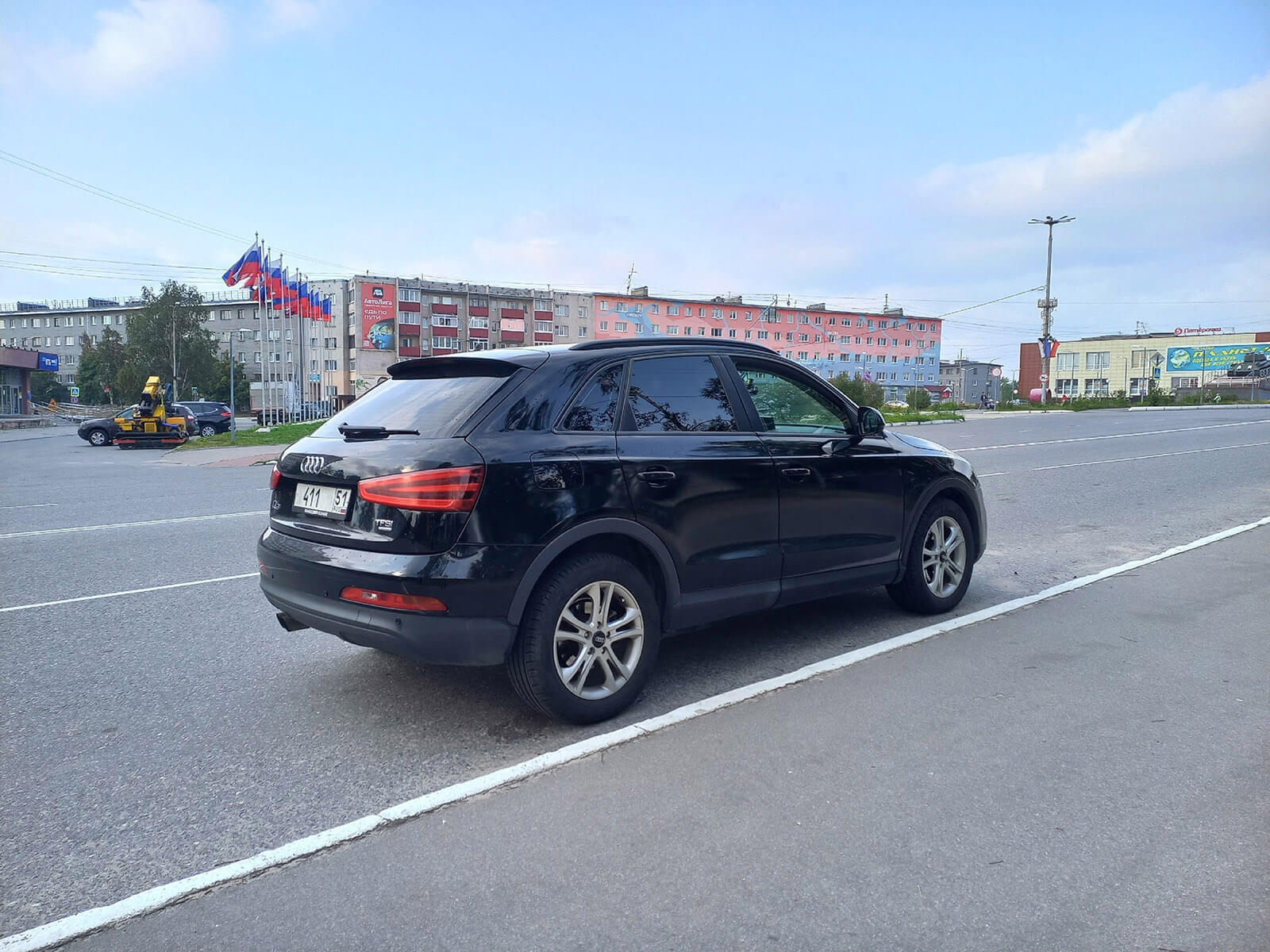Audi Q3 комфорт такси по району
